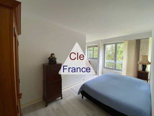 Hus i Gien, Centre-Val de Loire 12360004