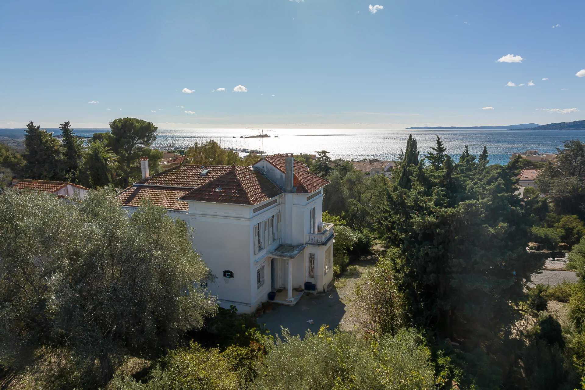 Будинок в Saint-Raphael, Provence-Alpes-Cote d'Azur 12360108
