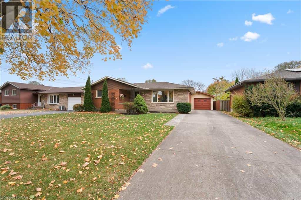 House in St. Catharines, Ontario 12360731