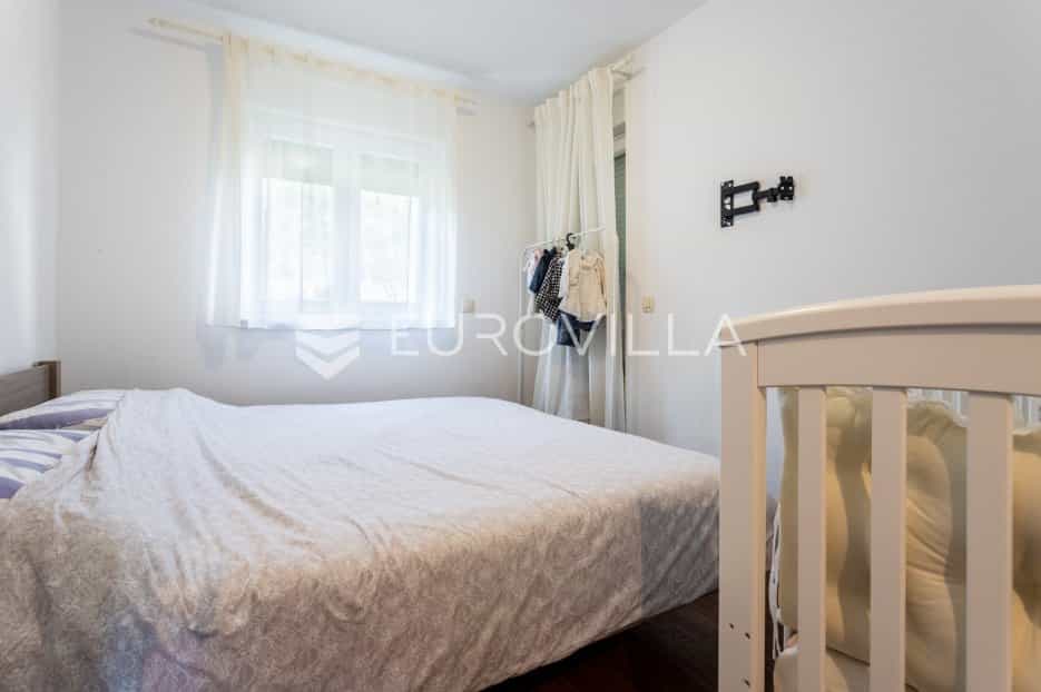 公寓 在 Jelsa, Splitsko-Dalmatinska Zupanija 12361623