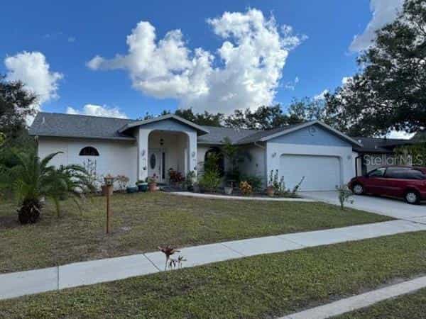 жилой дом в Сарасота-Спрингс, Флорида 12362961