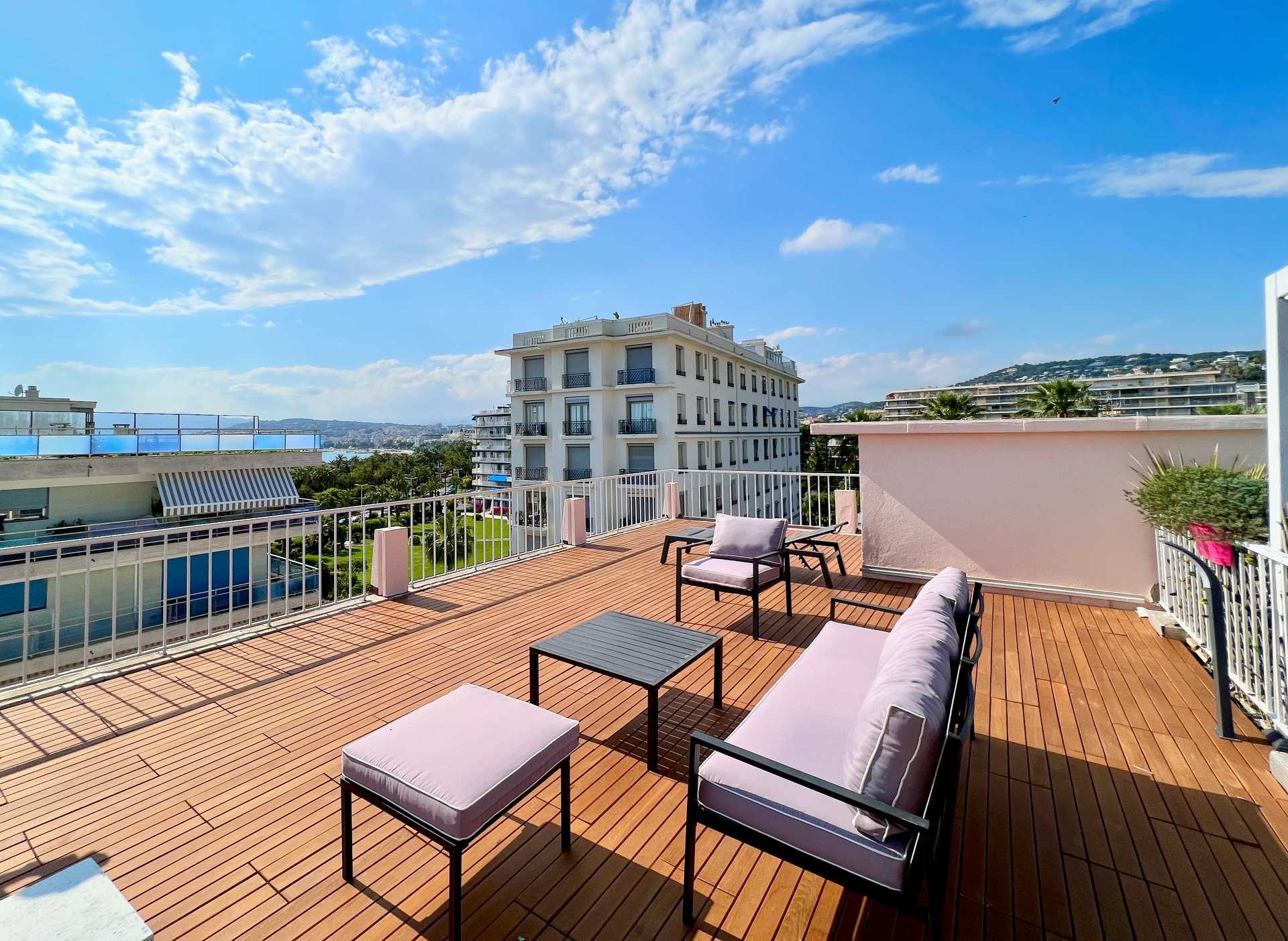 Residential in Cannes, 6 Avenue Tristan Bernard 12364265