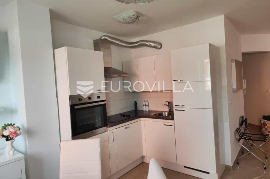 Condominium in Rovinj, Istarska Zupanija 12364329