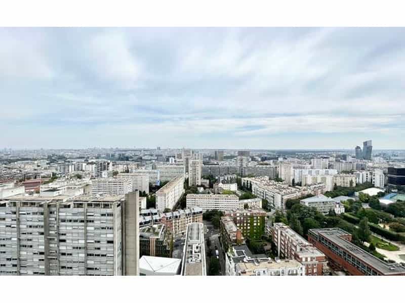 Condominium in Paris, Île-de-France 12364526