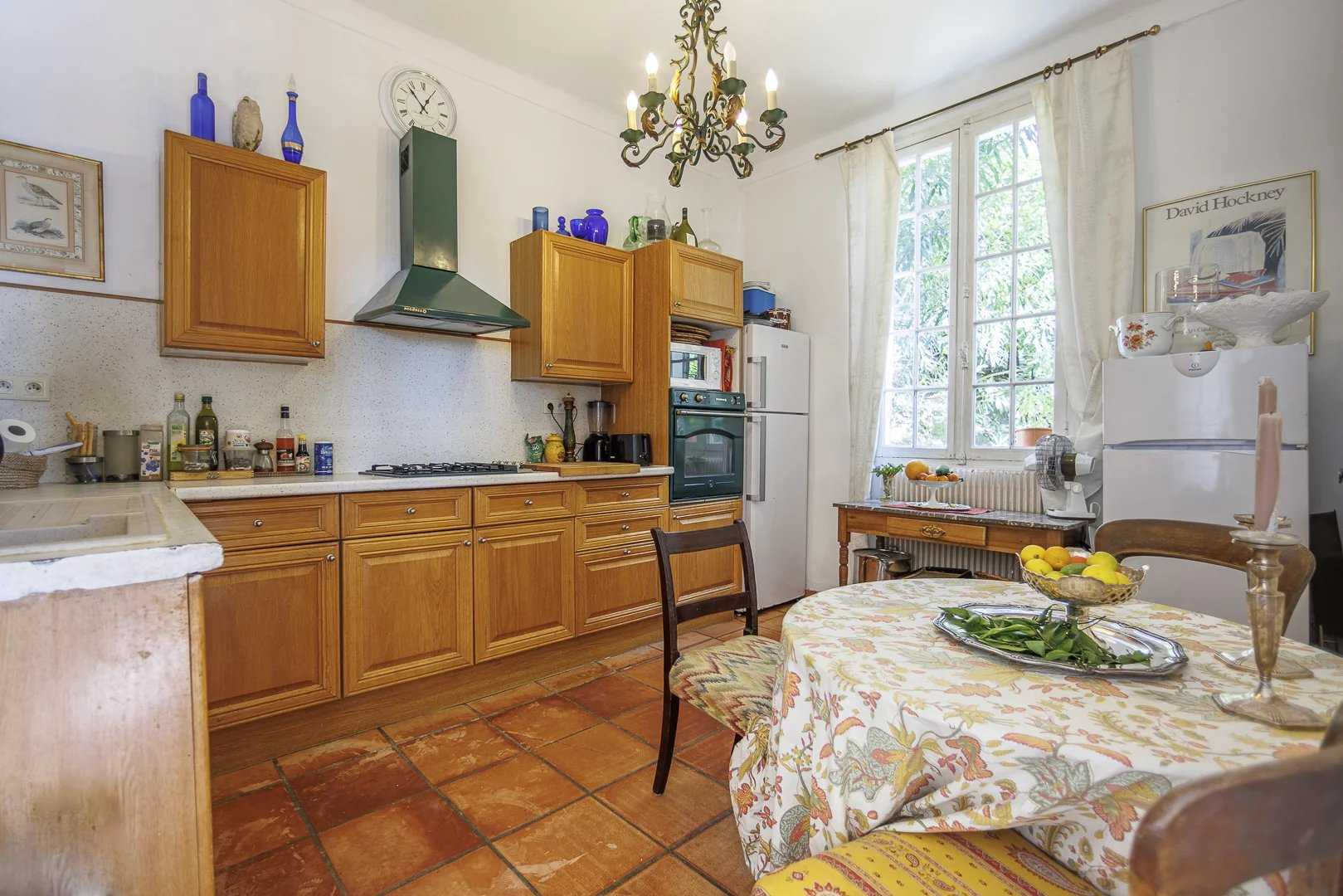 房子 在 Grasse, Provence-Alpes-Côte d'Azur 12365886