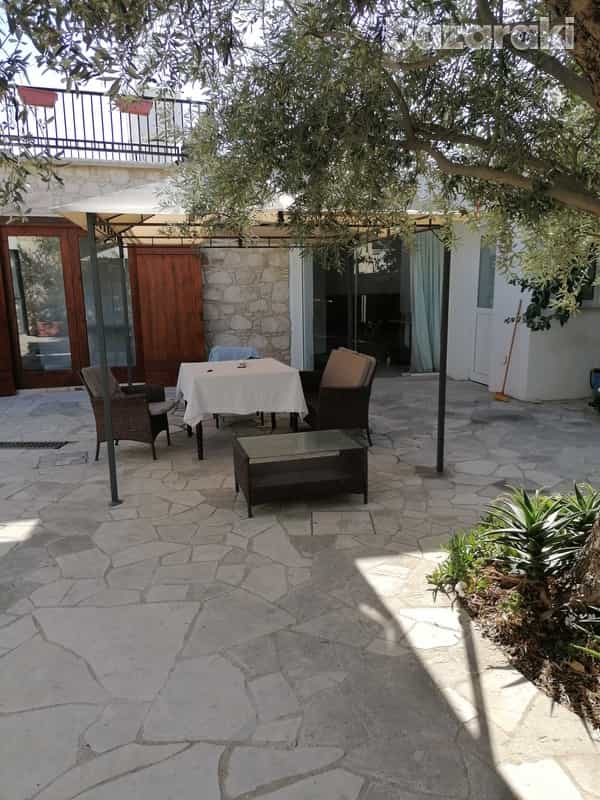 Haus im Pyrgos, Larnaka 12366324