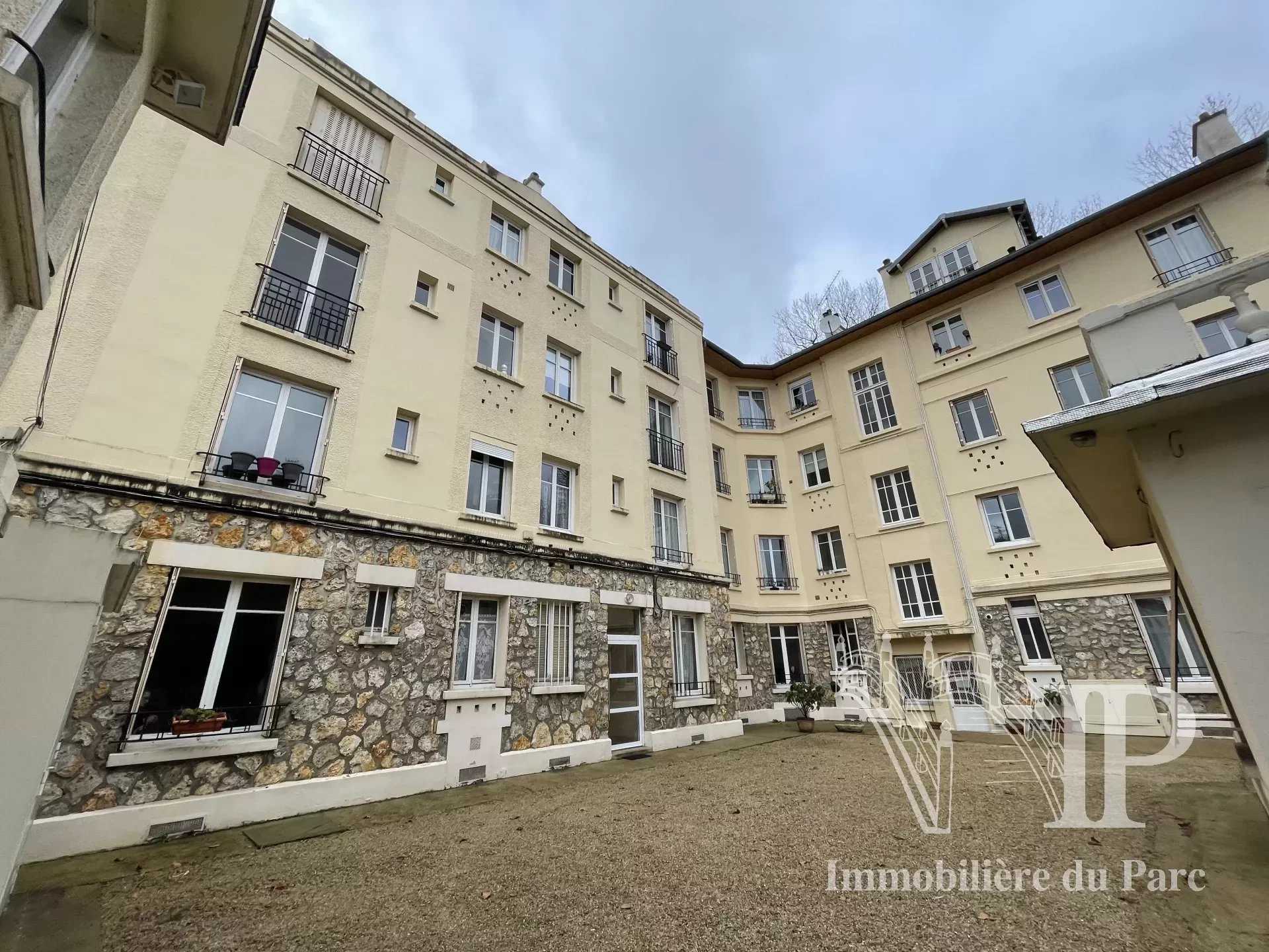 Condominium in Le Vesinet, Ile-de-France 12366453