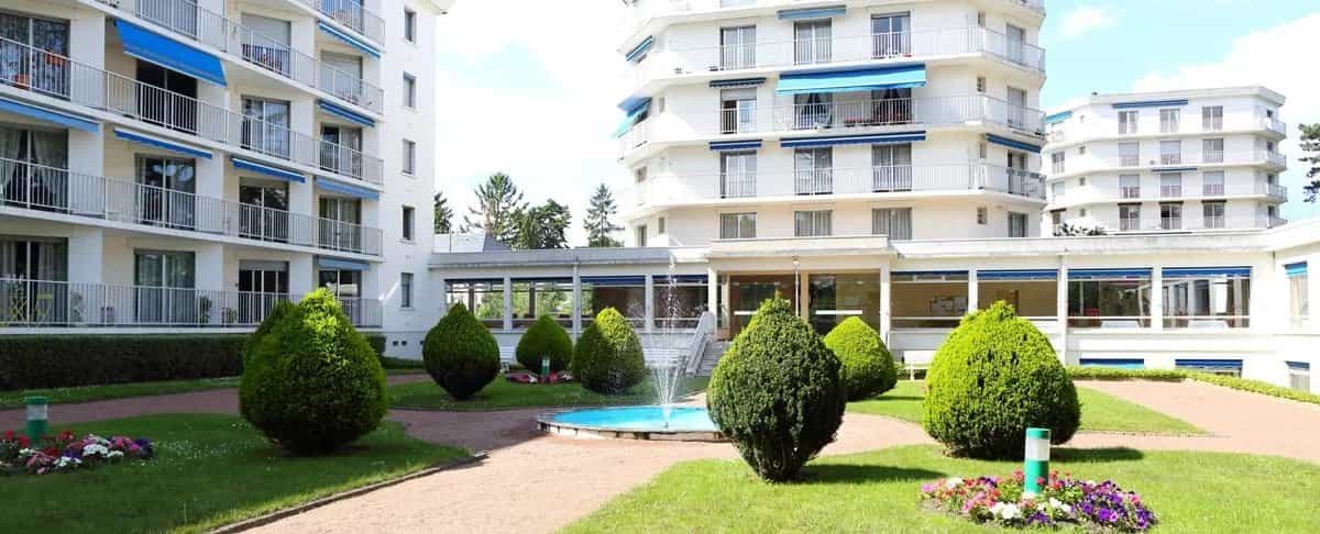 Condominium in Tours, Centre-Val de Loire 12366507