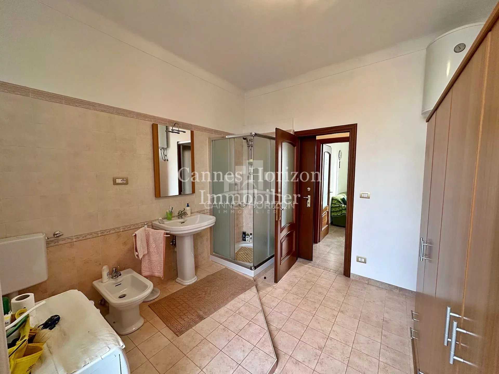 Residential in Cannes, Alpes-Maritimes 12366510