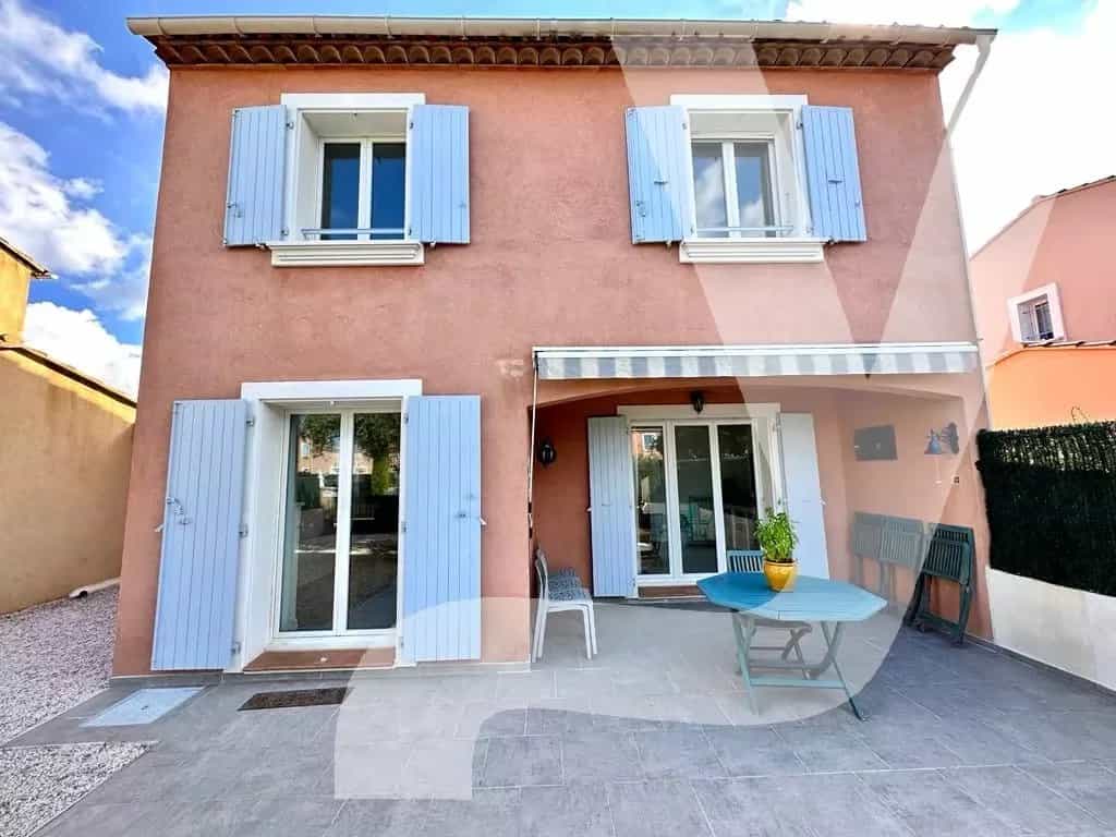 Hus i Brignoles, Provence-Alpes-Cote d'Azur 12366515