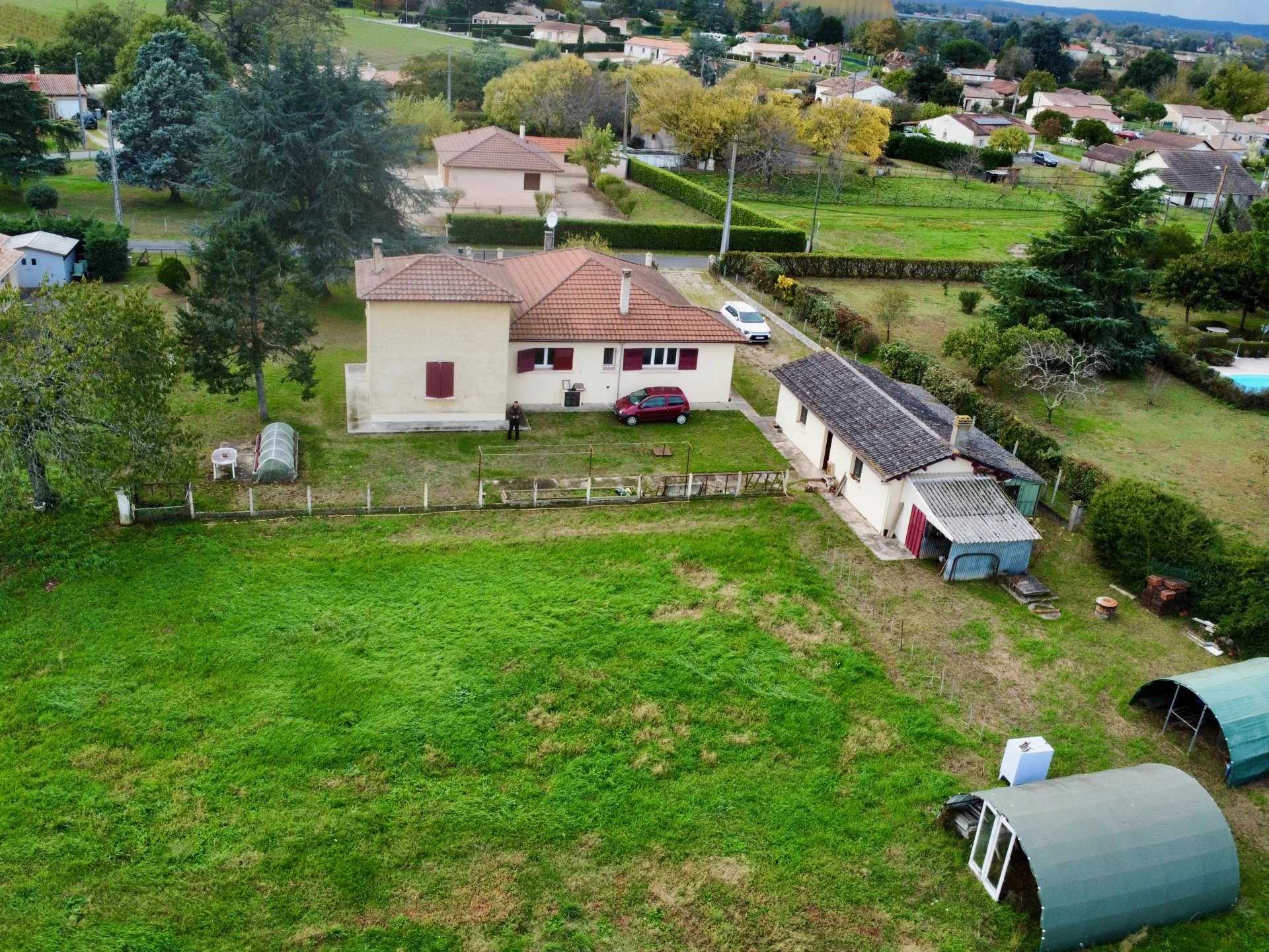 House in Lamonzie, Nouvelle-Aquitaine 12366523