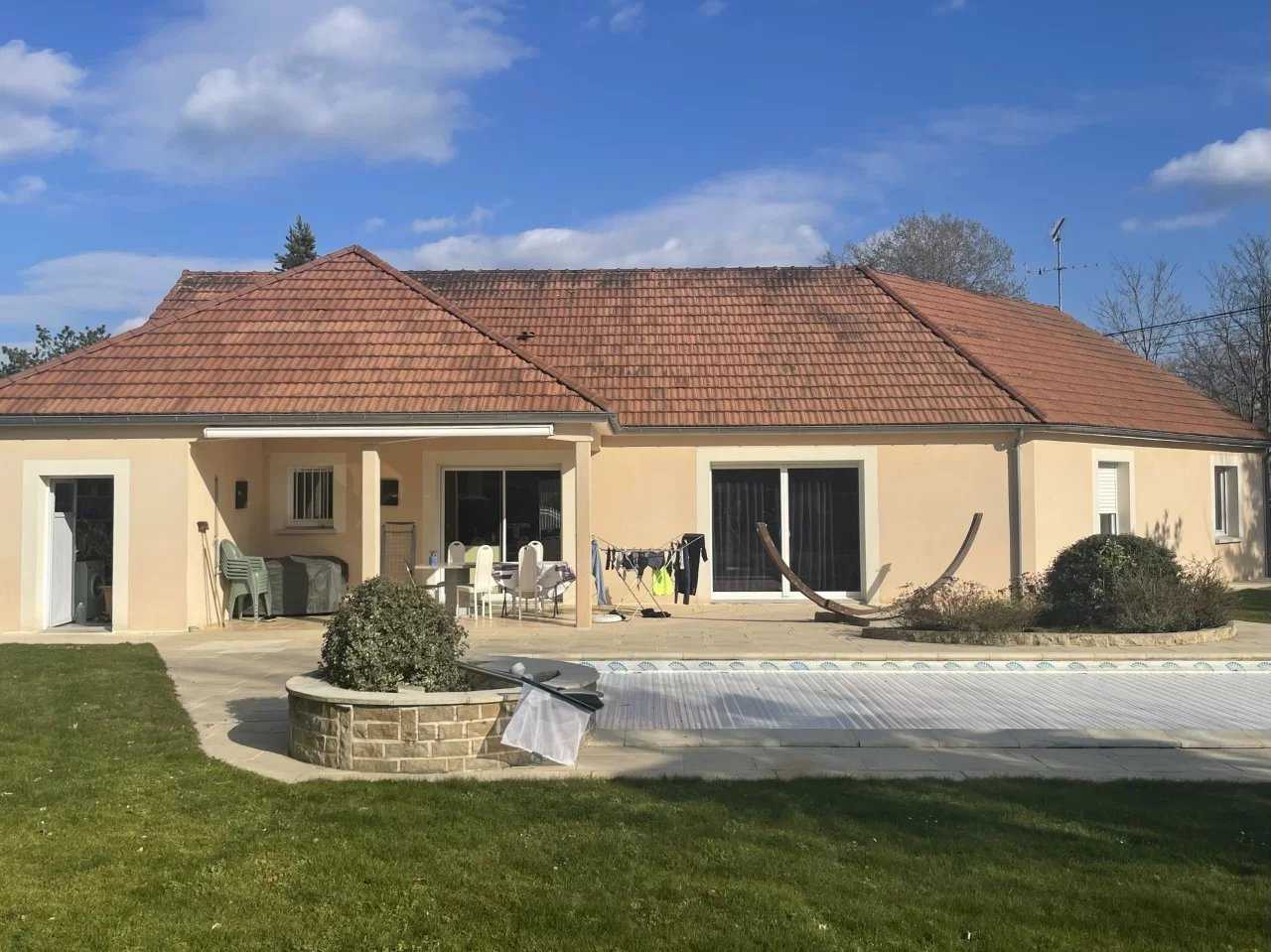Residenziale nel Nogent-sur-Vernisson, Loiret 12366555