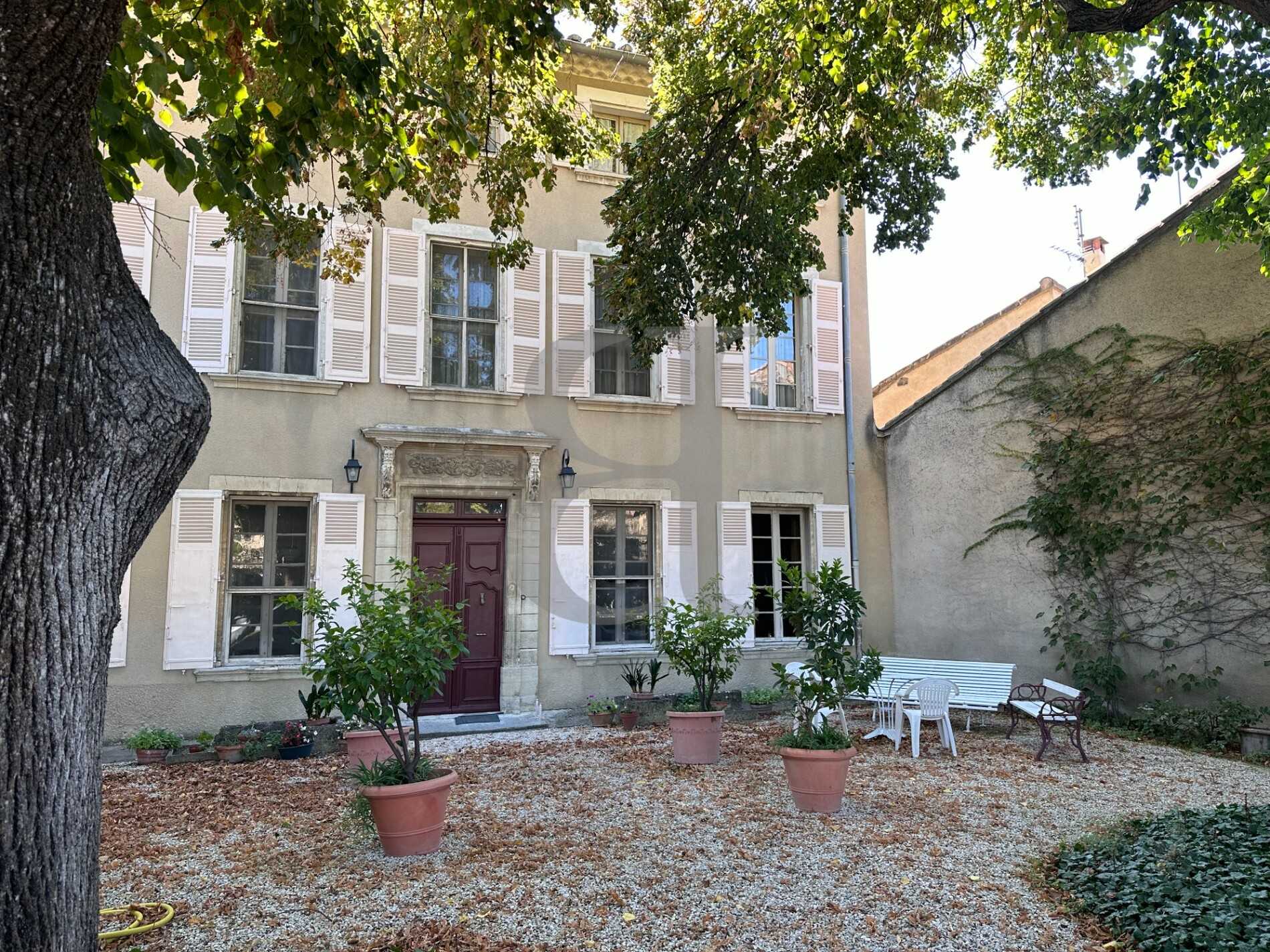 Talo sisään Carpentras, Provence-Alpes-Cote d'Azur 12368129
