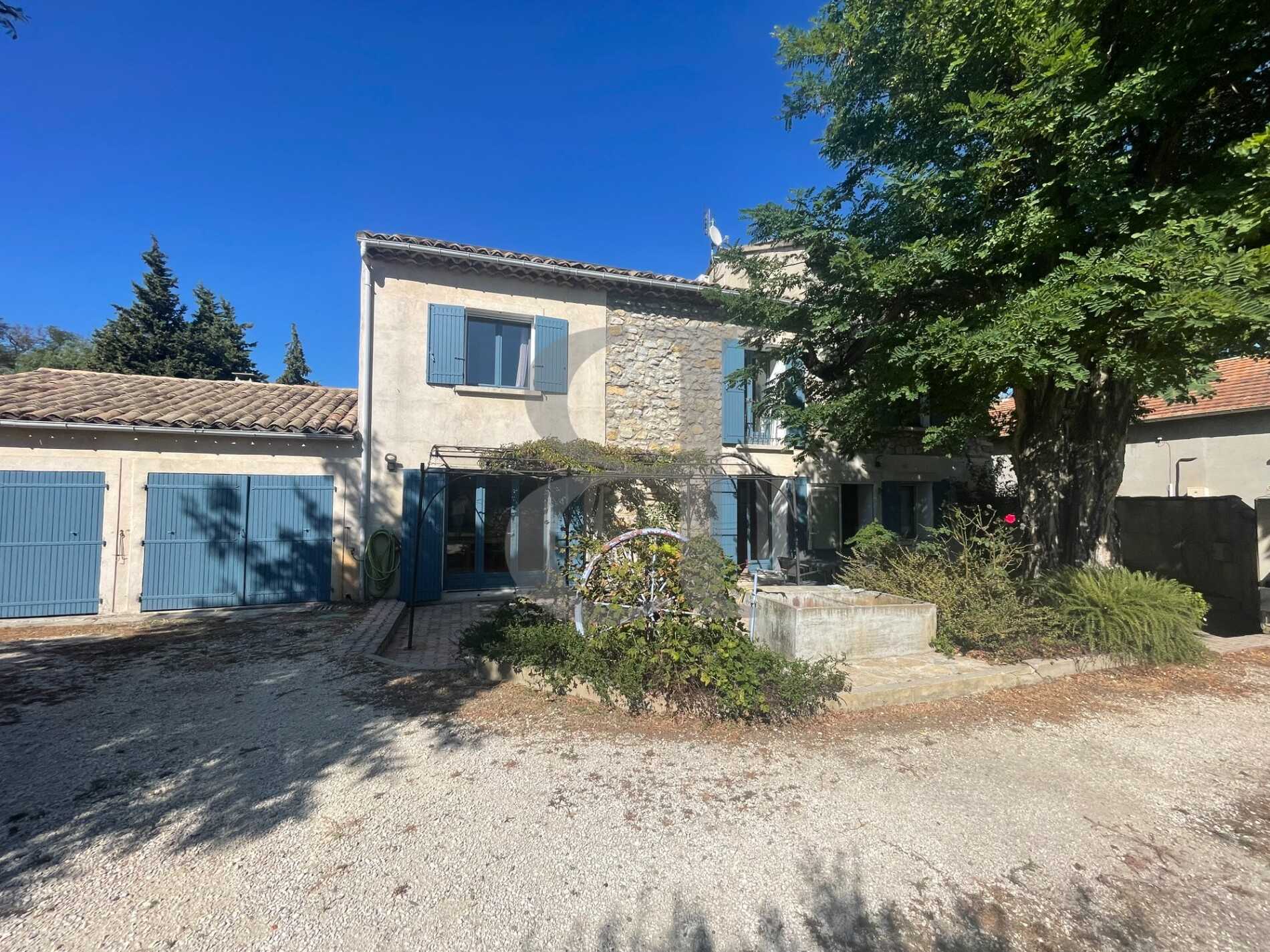 жилой дом в Mondragon, Provence-Alpes-Cote d'Azur 12368144