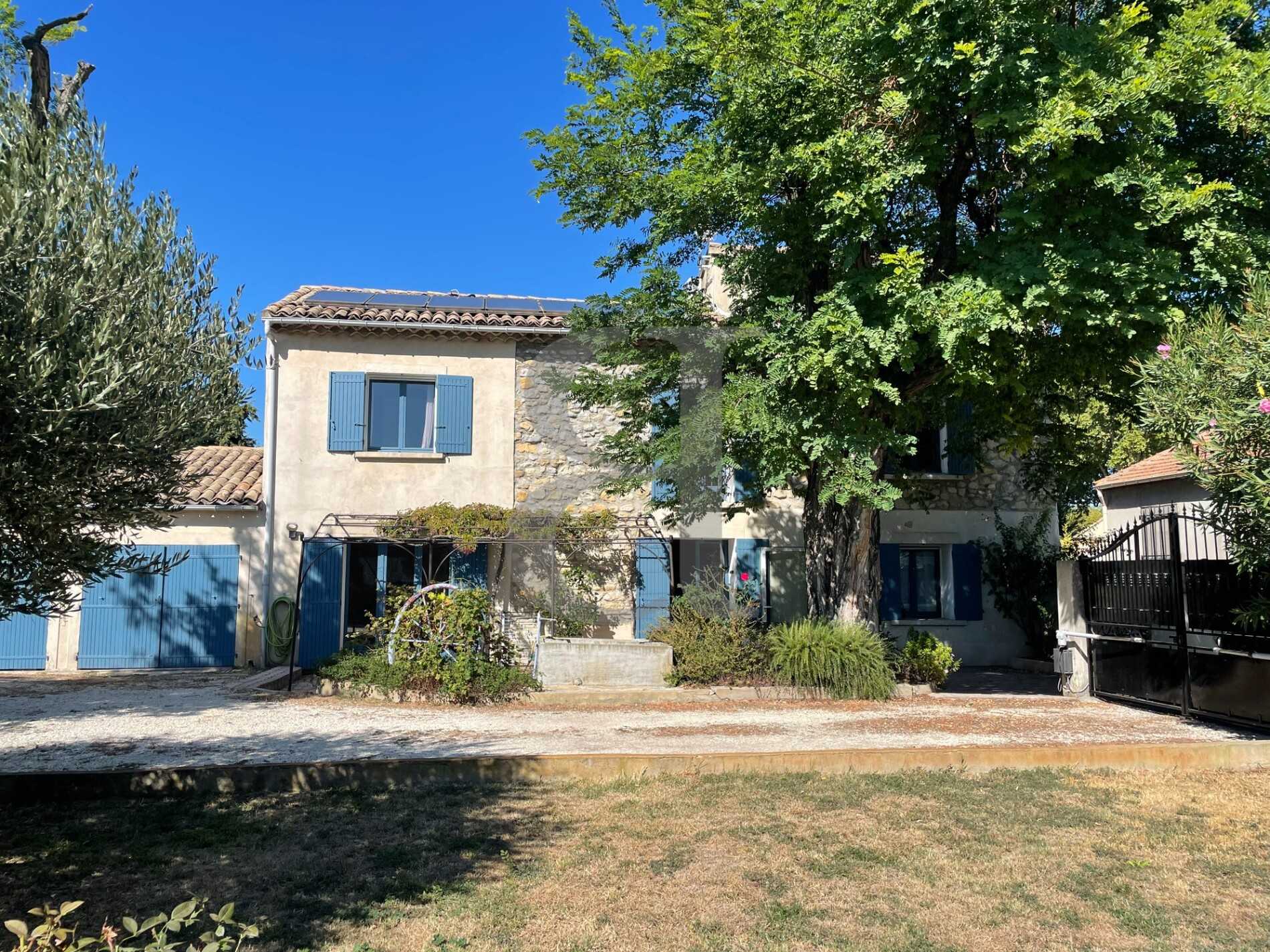 房子 在 Mondragon, Provence-Alpes-Cote d'Azur 12368144
