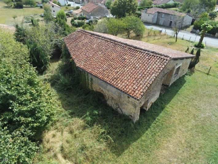 Rumah di Sampanye-Mouton, Nouvelle-Aquitaine 12368618