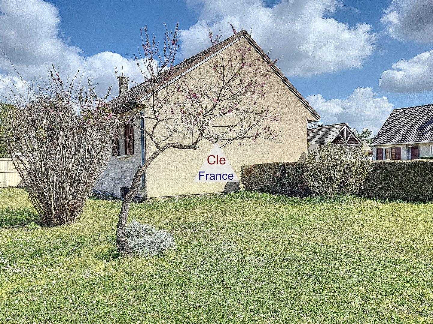 House in Pannes, Centre-Val de Loire 12368651