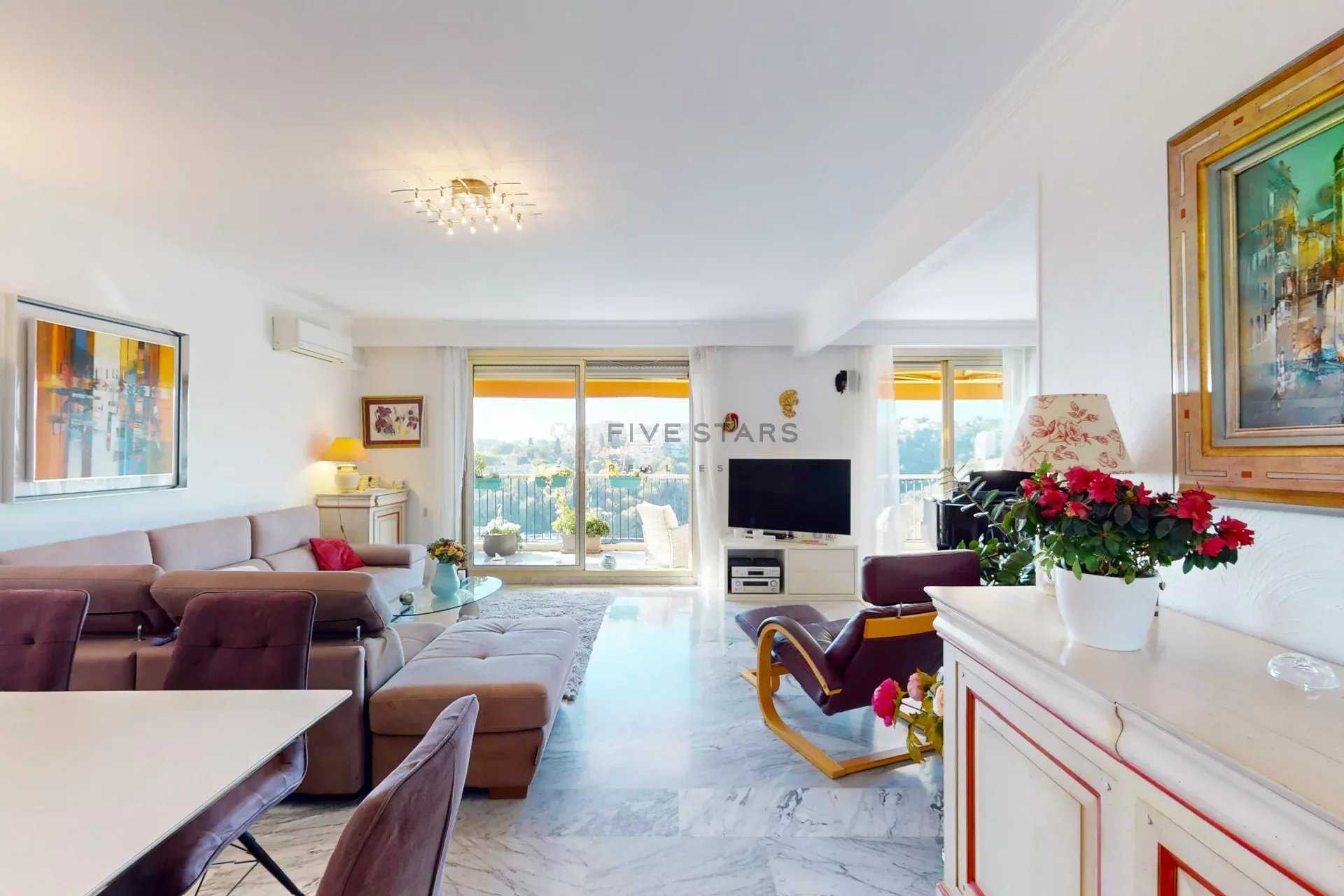 Condominium in Nice, Alpes-Maritimes 12369068