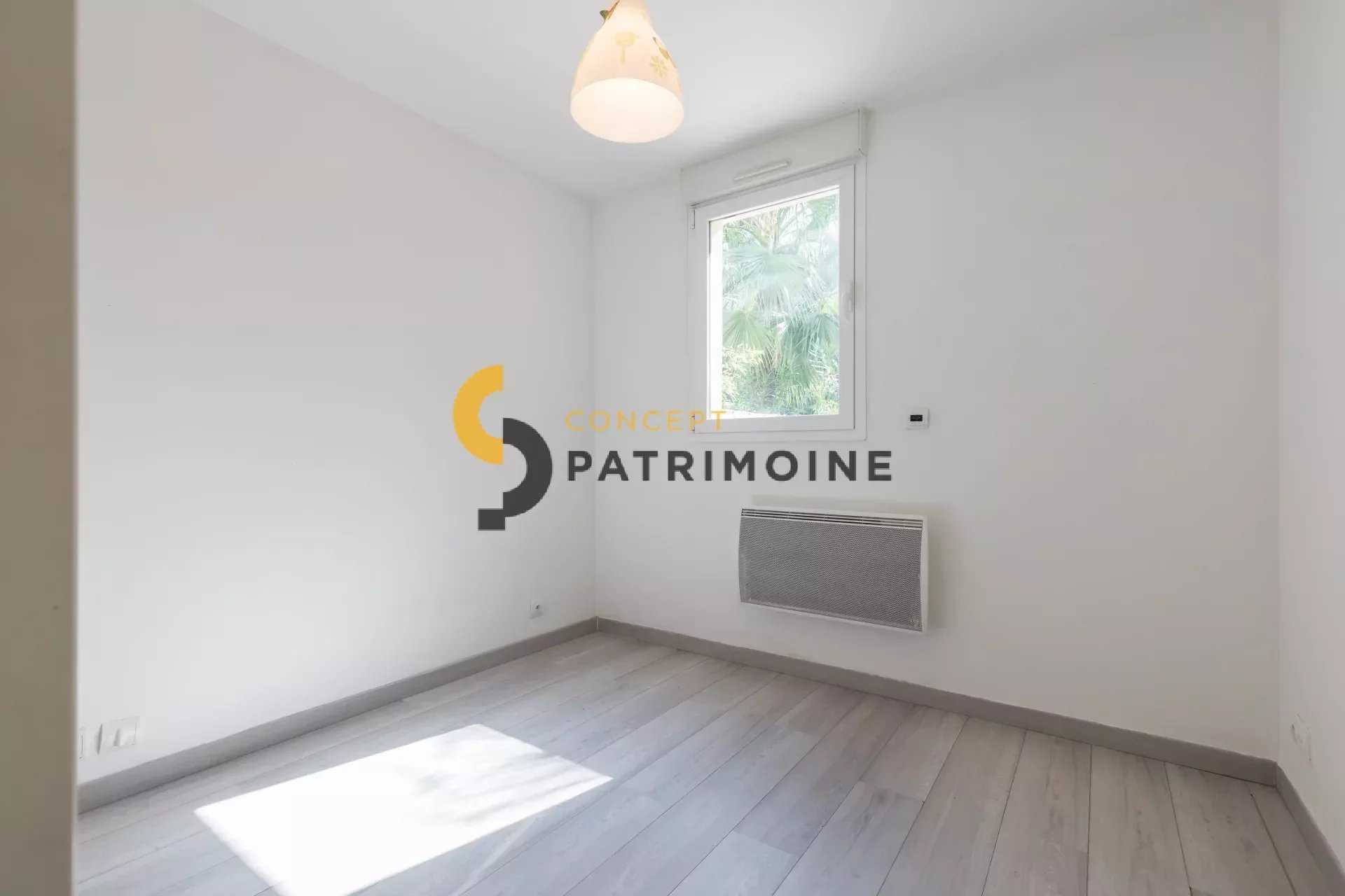 Condominium dans Saint-Laurent-du-Var, Provence-Alpes-Côte d'Azur 12369095