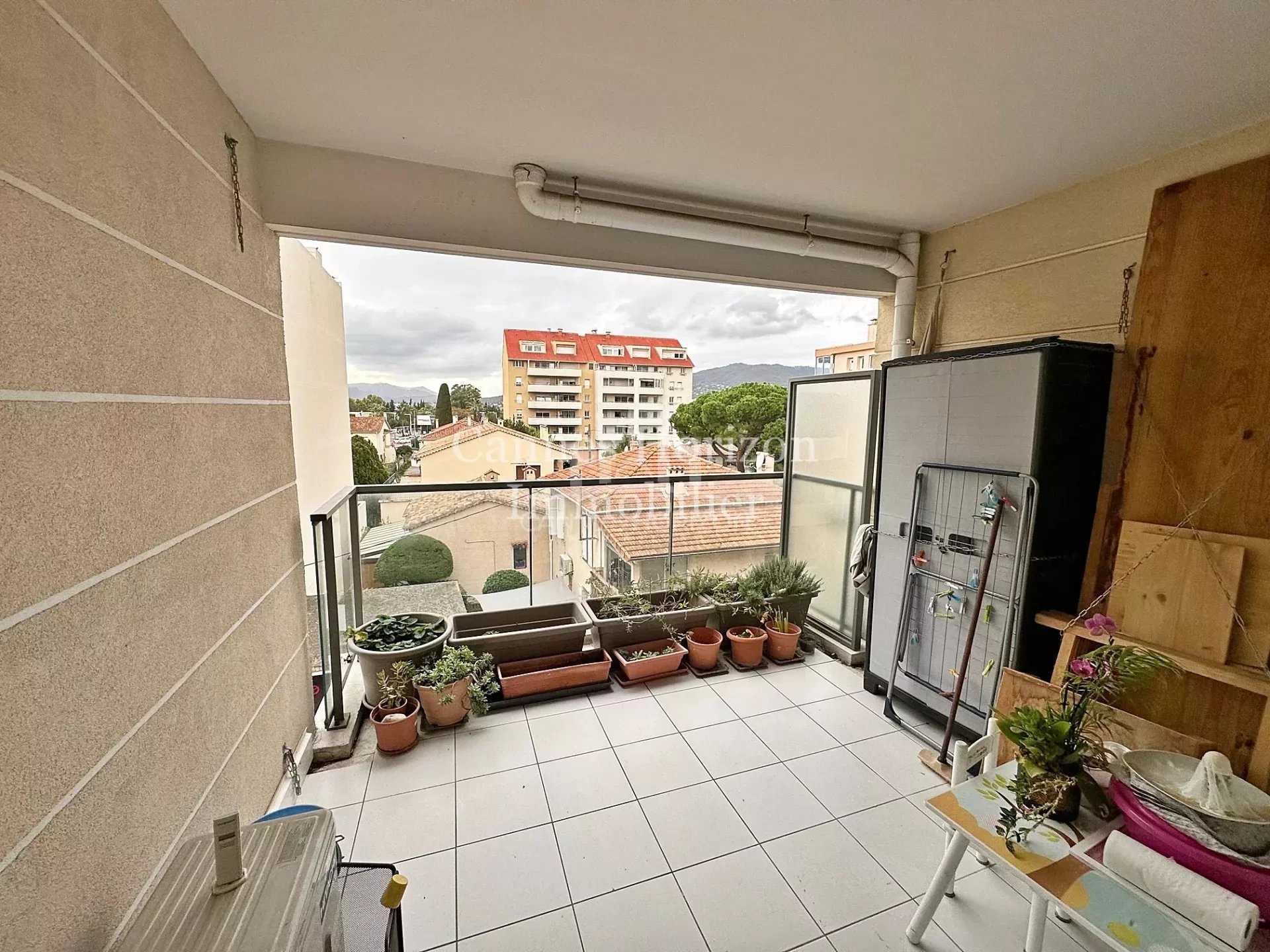 Condominium in La Bocca, Provence-Alpes-Cote d'Azur 12369104