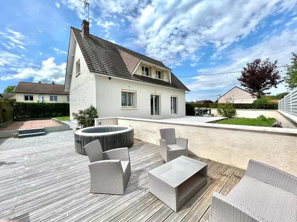 House in La Bonneville, Normandie 12369133