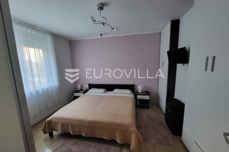 Condominium in Split, Splitsko-Dalmatinska Zupanija 12369304
