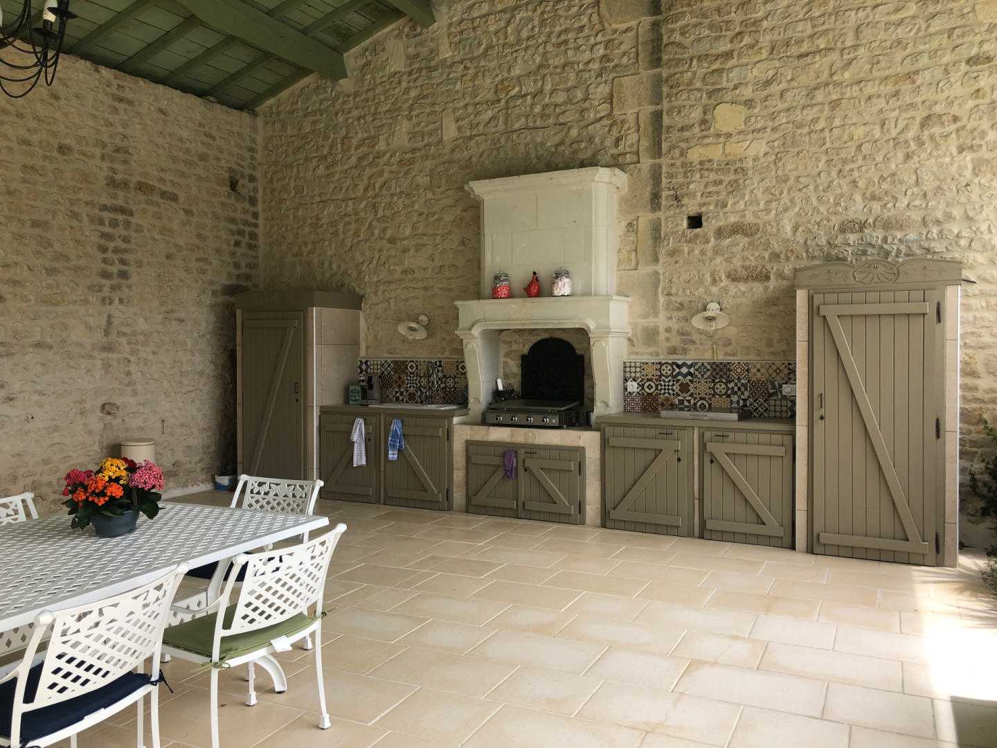 집 에 Saint-Pierre-de-Juillers, Nouvelle-Aquitaine 12371934