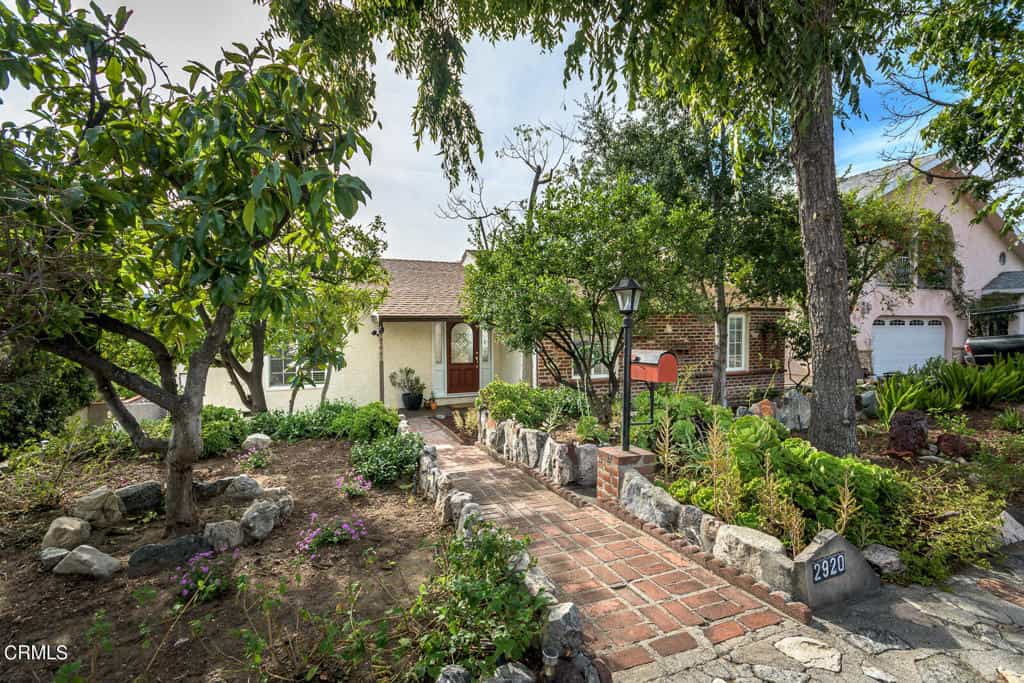 жилой дом в La Crescenta-Montrose, California 12372553