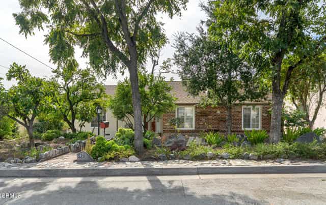 жилой дом в La Crescenta-Montrose, California 12372553