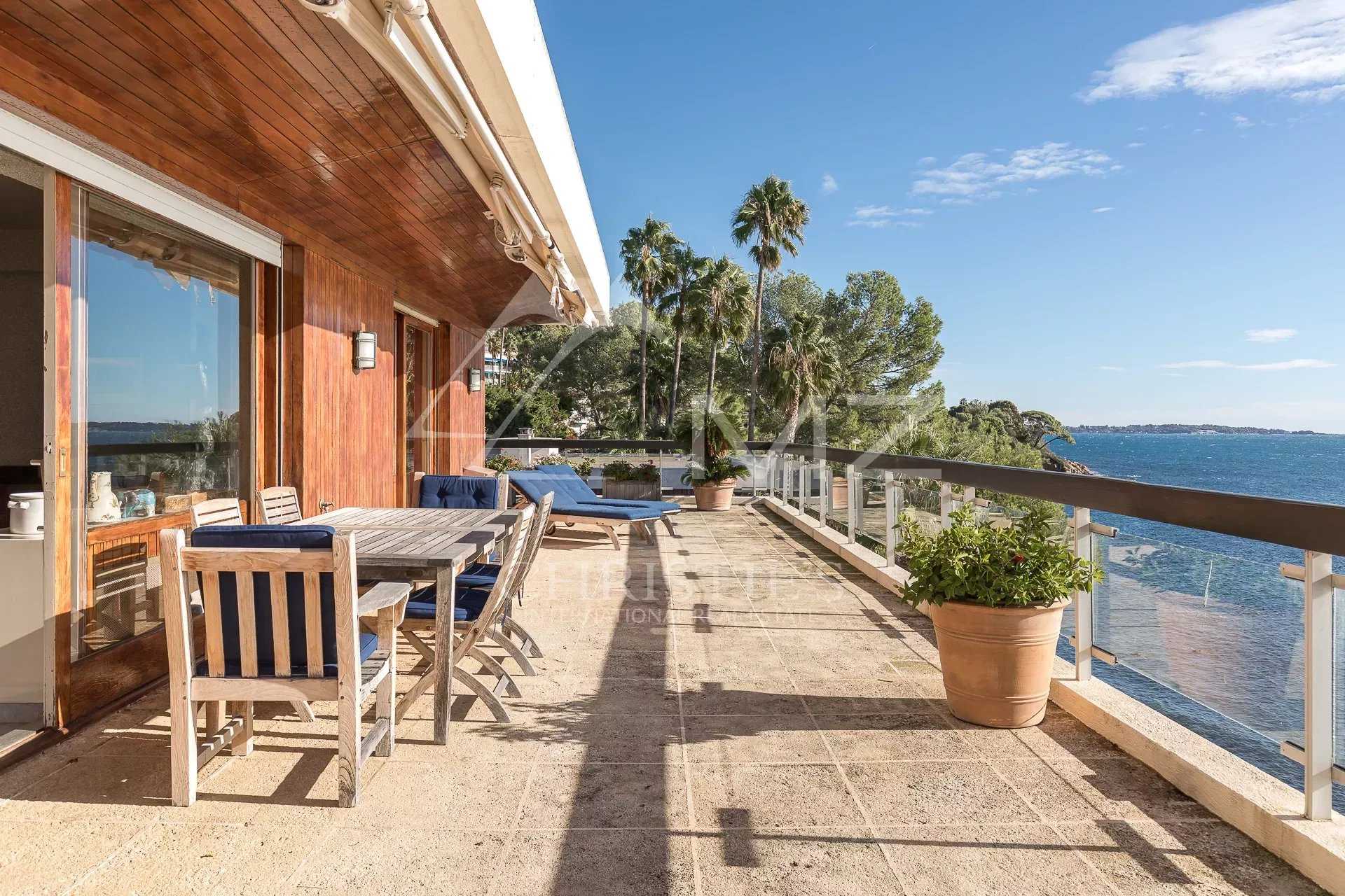 Residential in Cannes, Alpes-Maritimes 12372557