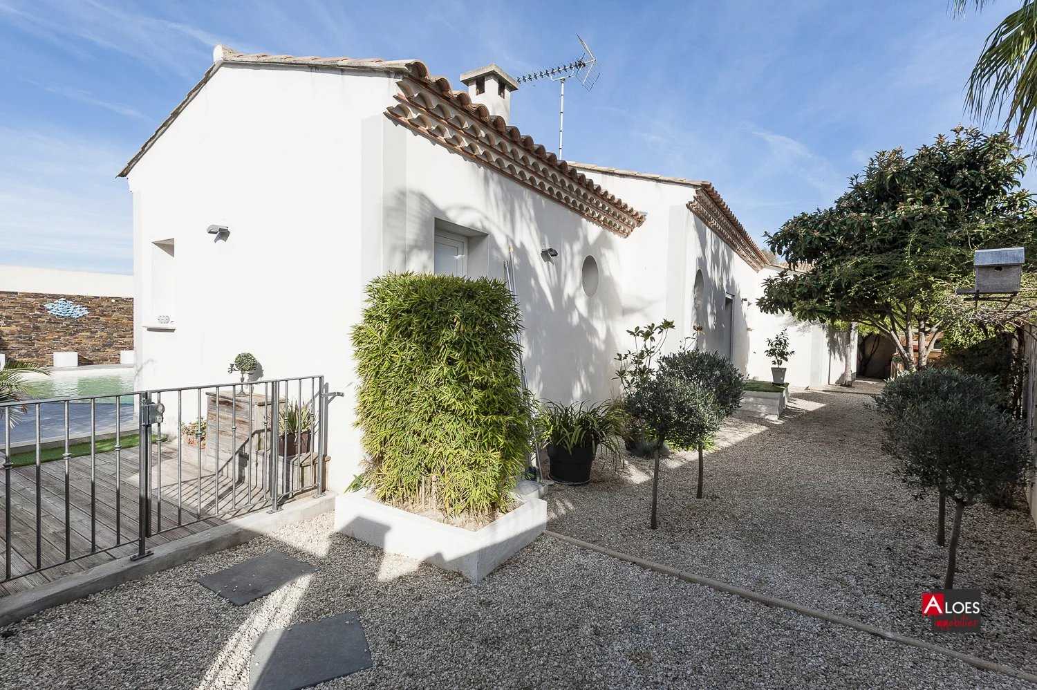 بيت في Aigues-Mortes, Gard 12372578