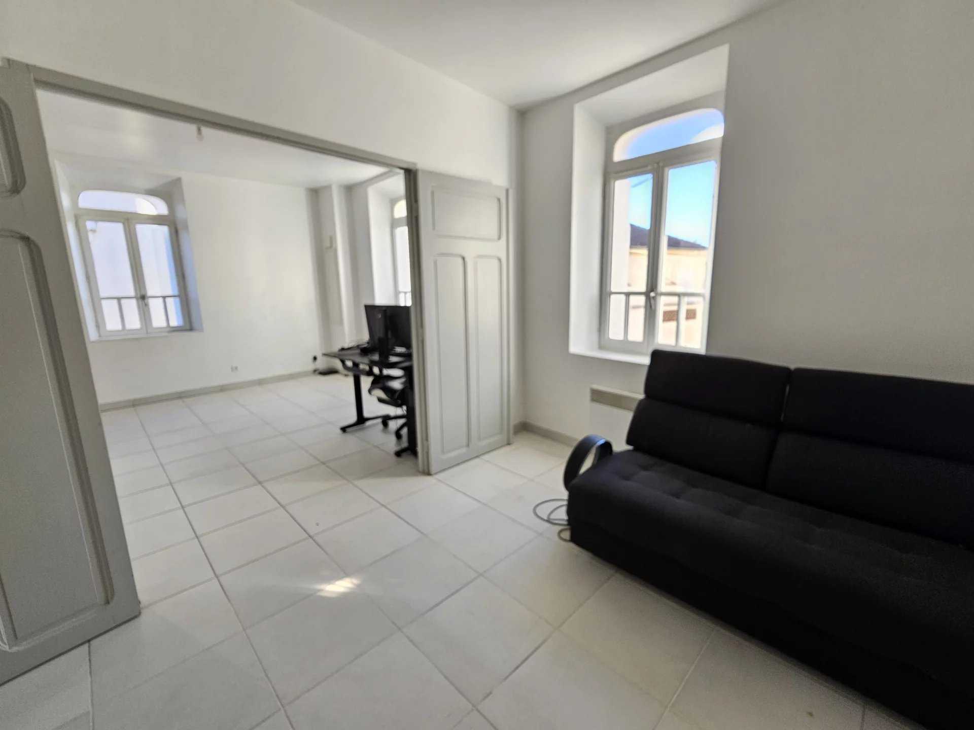 Condominium in Mallemort, Provence-Alpes-Cote d'Azur 12372597