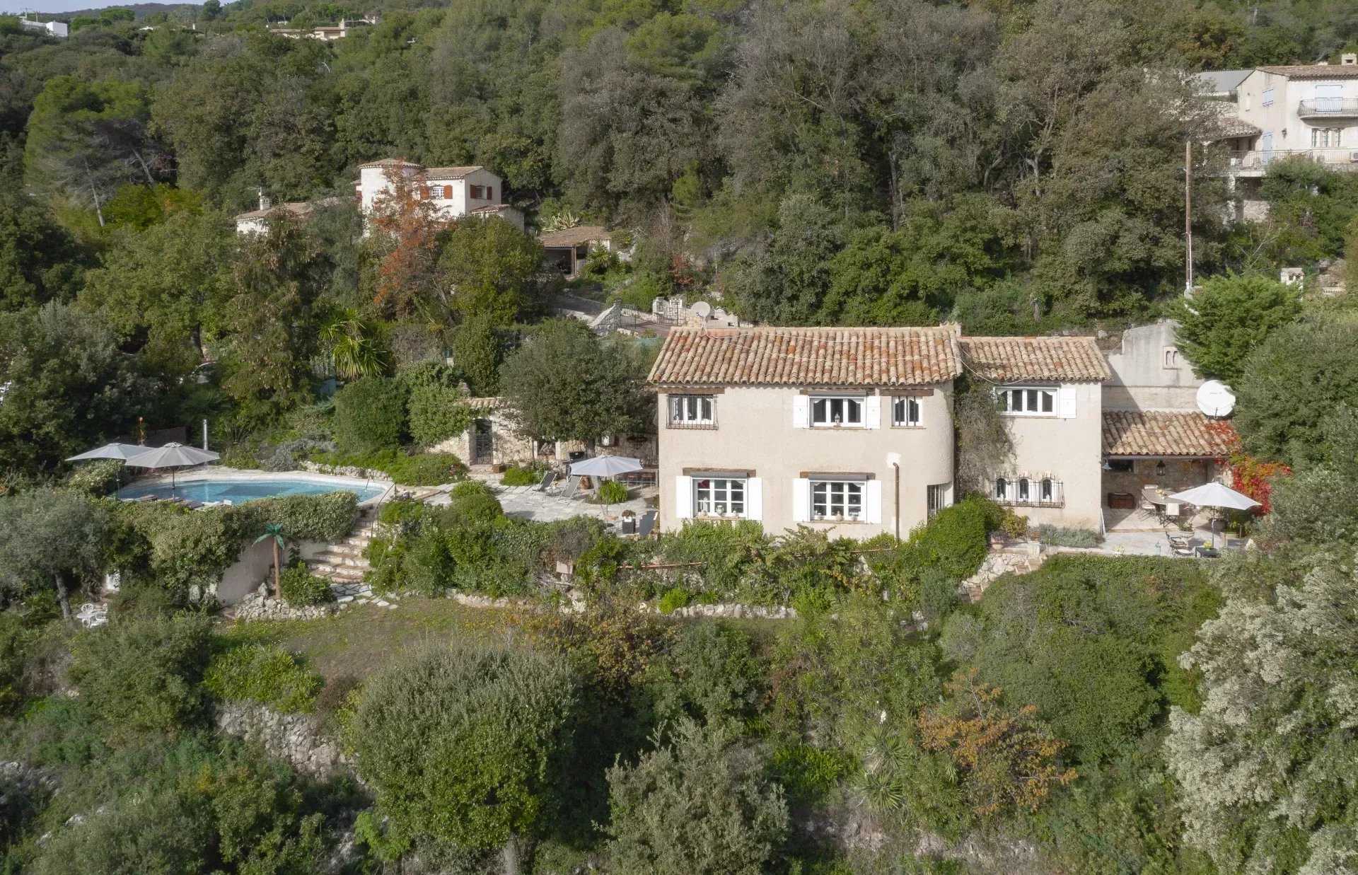 Rumah di Tourrettes-sur-Loup, Provence-Alpes-Cote d'Azur 12372633
