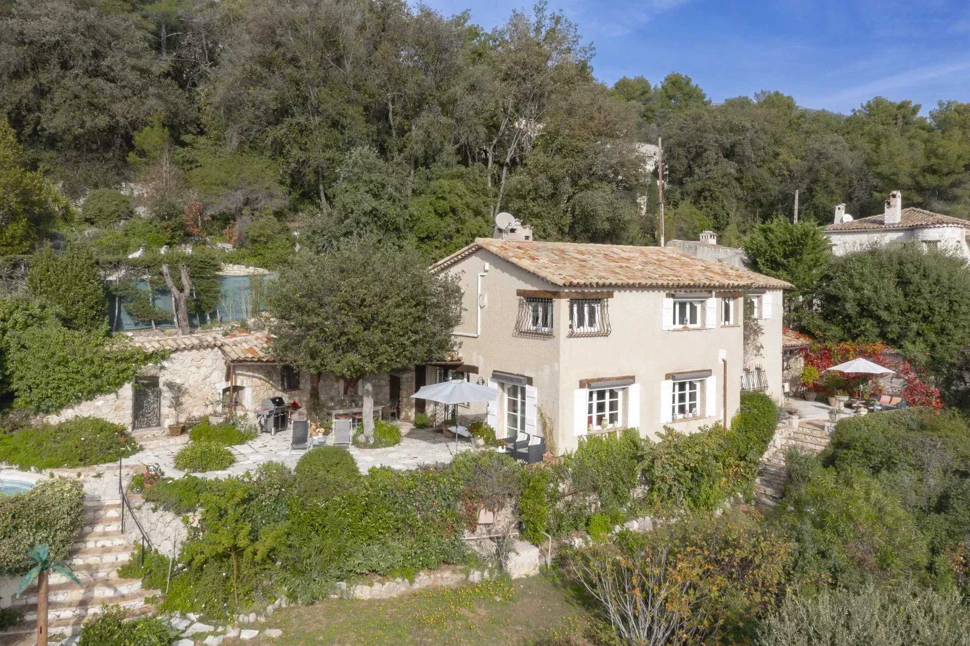 Rumah di Tourrettes-sur-Loup, Provence-Alpes-Cote d'Azur 12372633