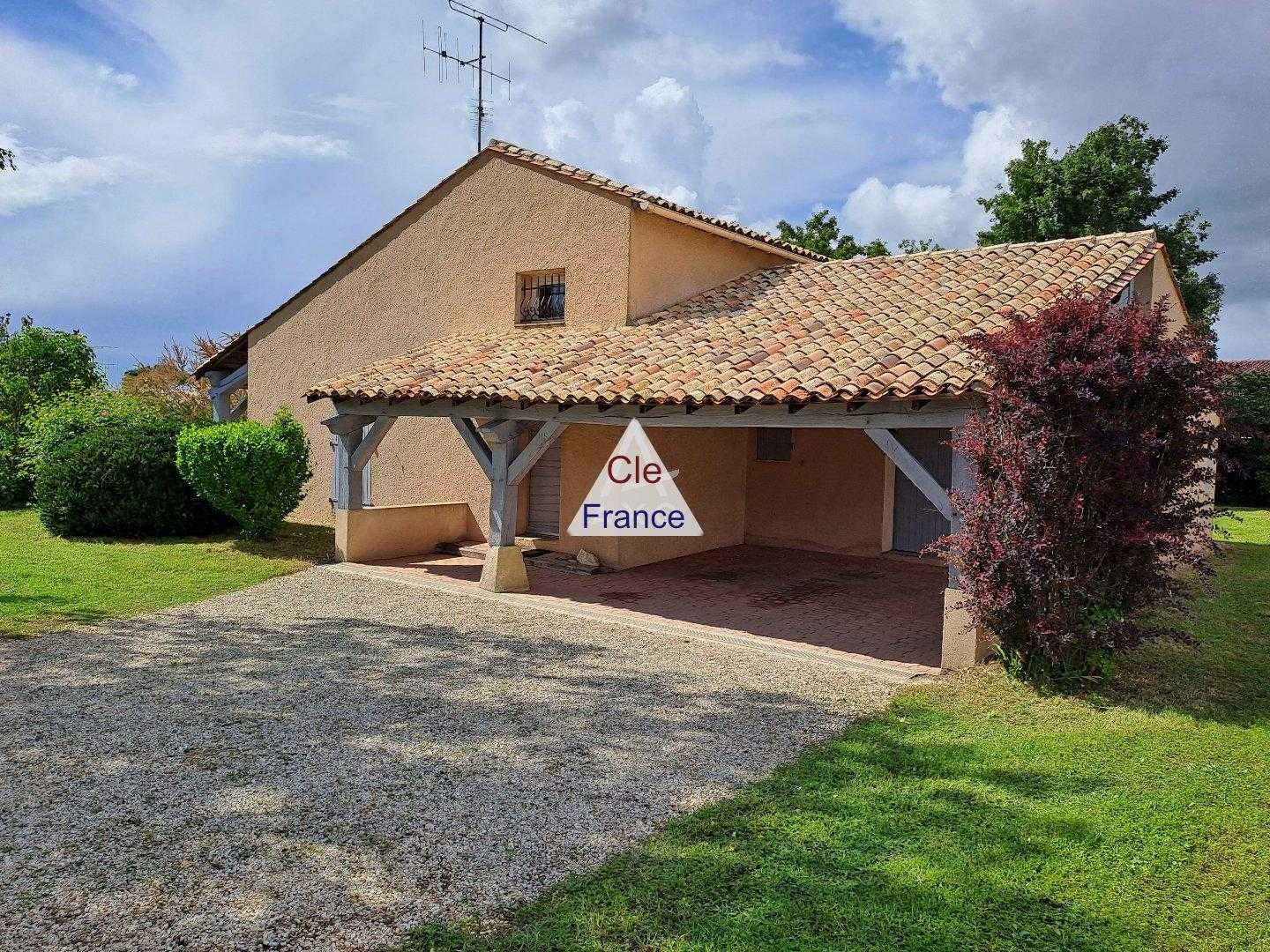 House in Angouleme, Nouvelle-Aquitaine 12374450