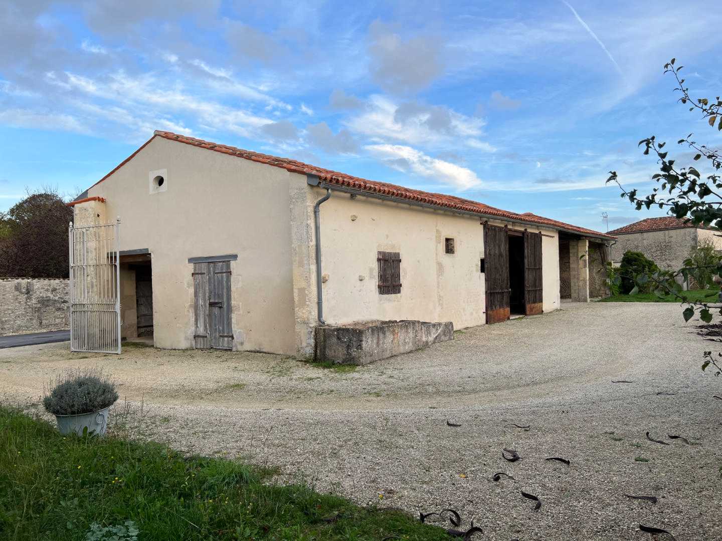 Будинок в Saint-Savinien, Nouvelle-Aquitaine 12374451