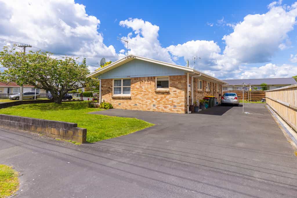 Condominium in Hamilton, Waikato 12374502