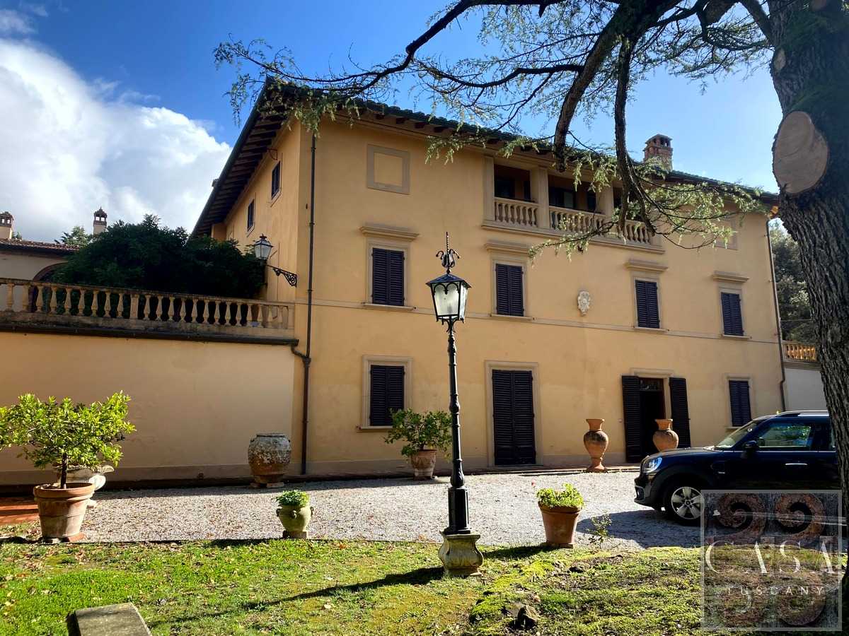 房子 在 Lucignano, Toscana 12374879