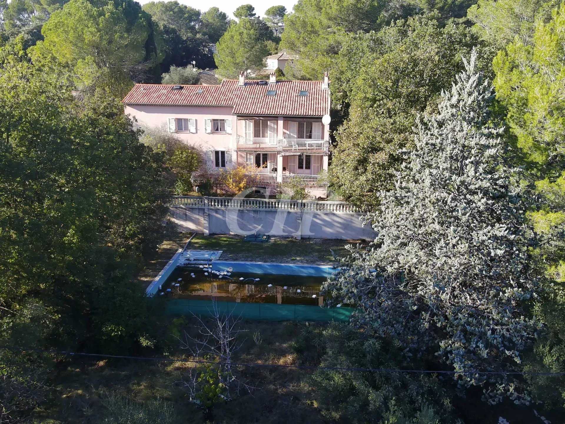 Haus im Lorgues, Provence-Alpes-Cote d'Azur 12374906