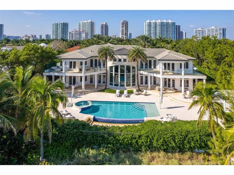 House in Golden Beach, Florida 12375229
