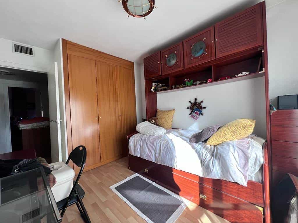 Condominium in San Fernando de Henares, Comunidad de Madrid 12375354