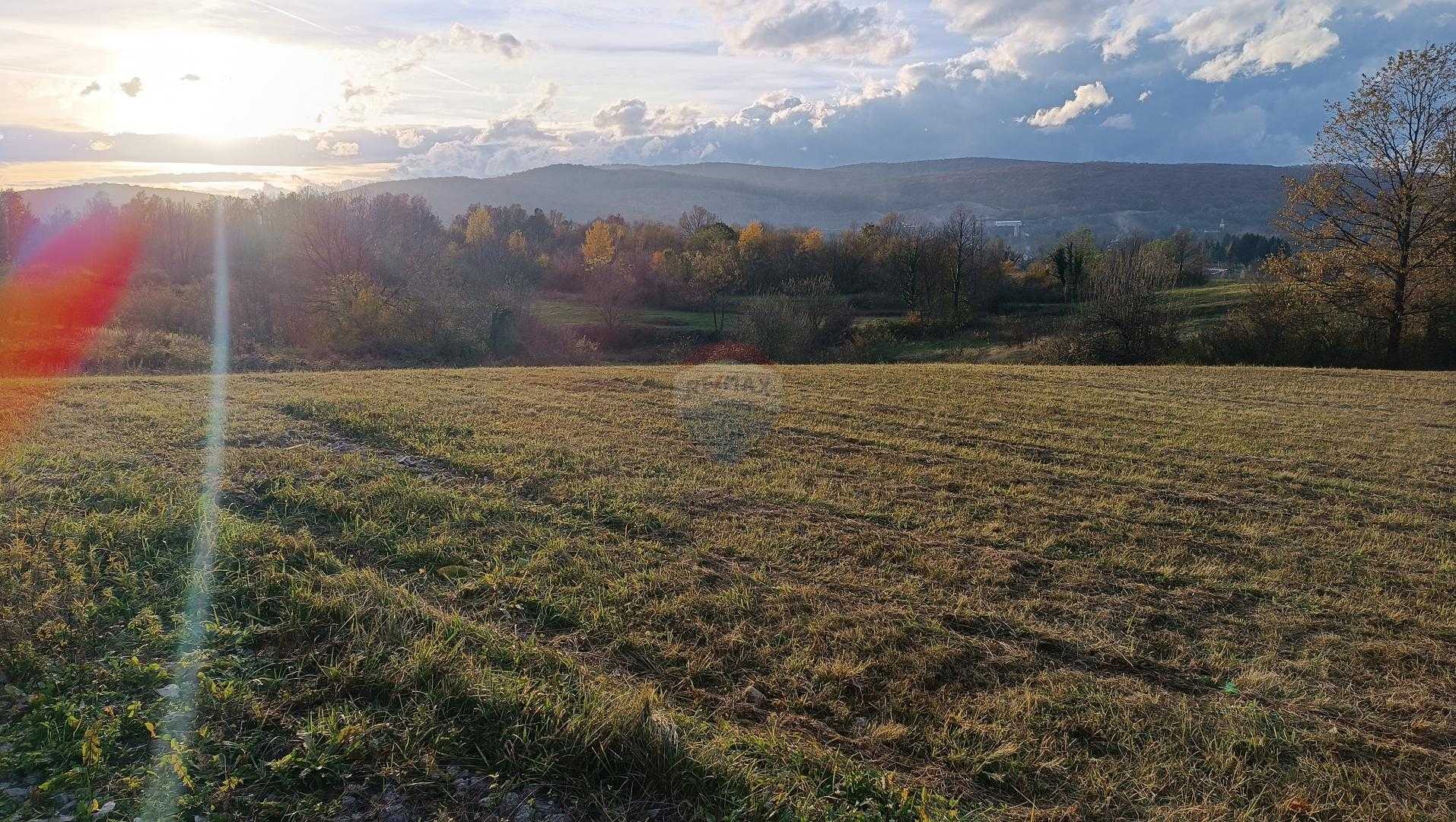 Tanah dalam Tounj, Karlovacka Zupanija 12375870