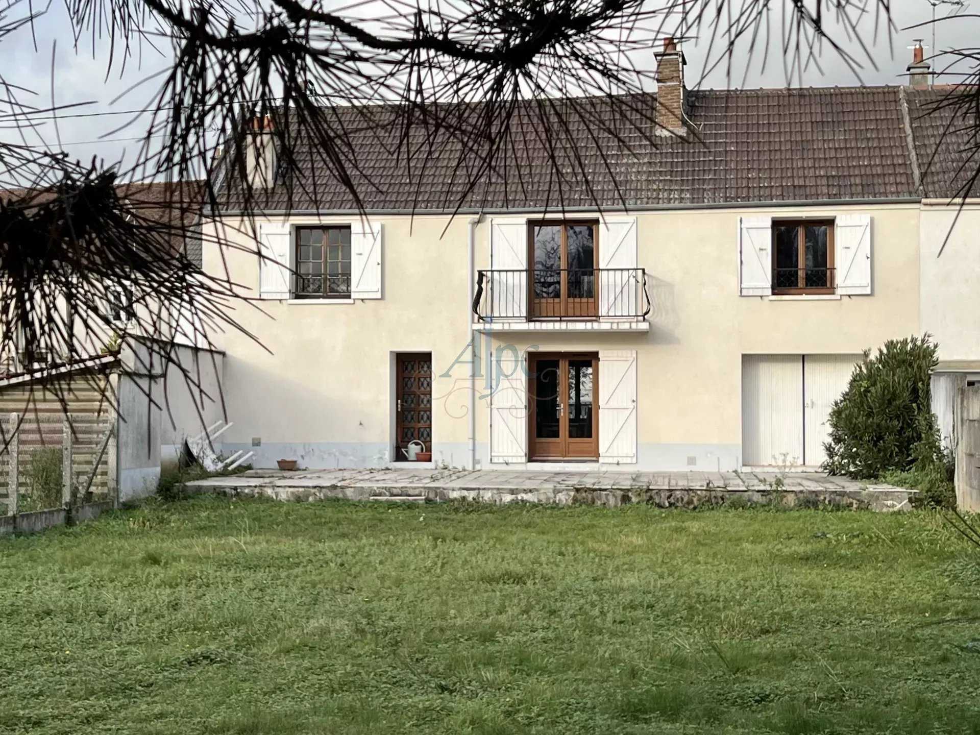 House in Coulommiers, Ile-de-France 12376333