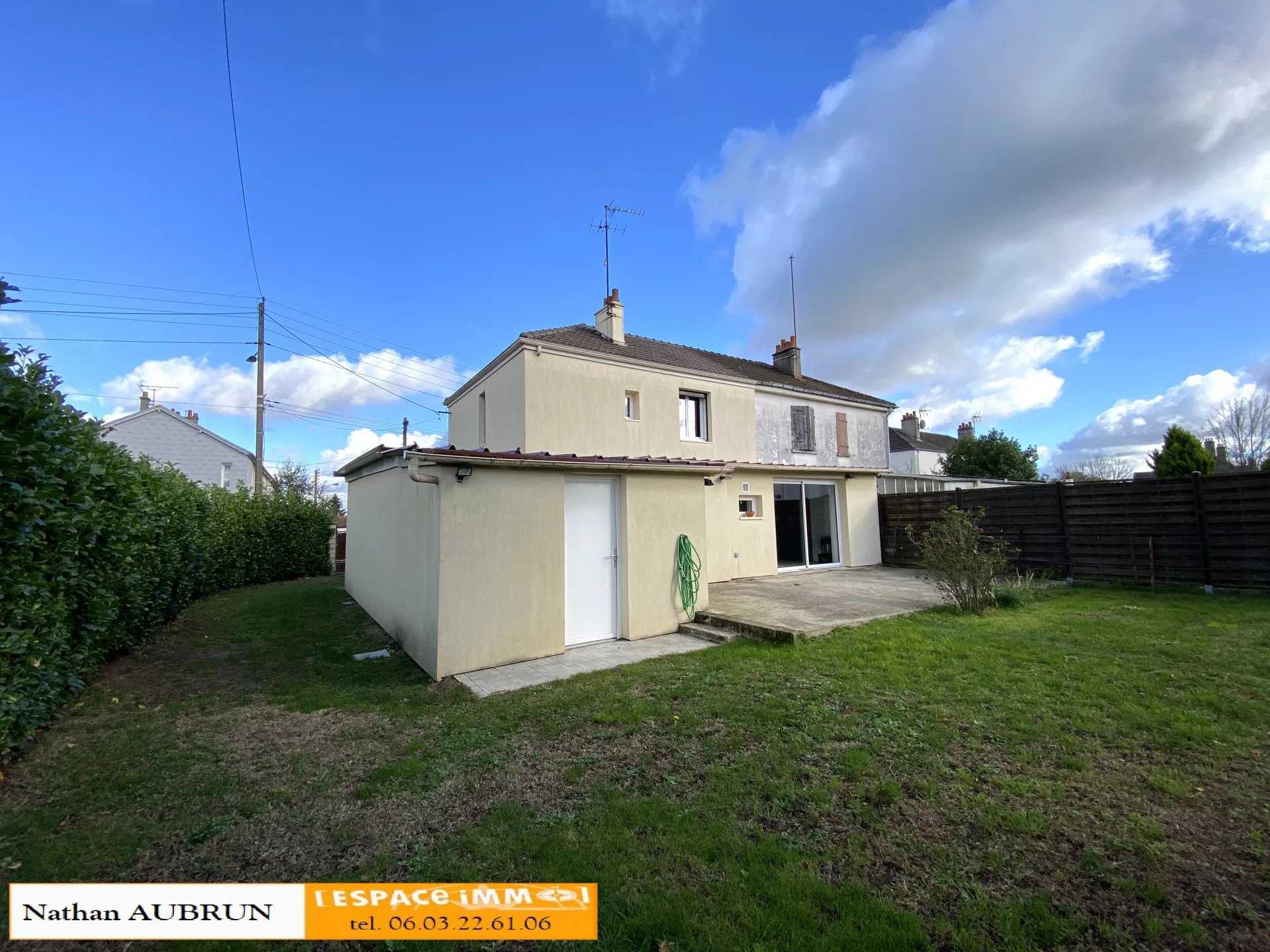 Casa nel Aubigny-sur-Nere, Centro-Valle della Loira 12376343