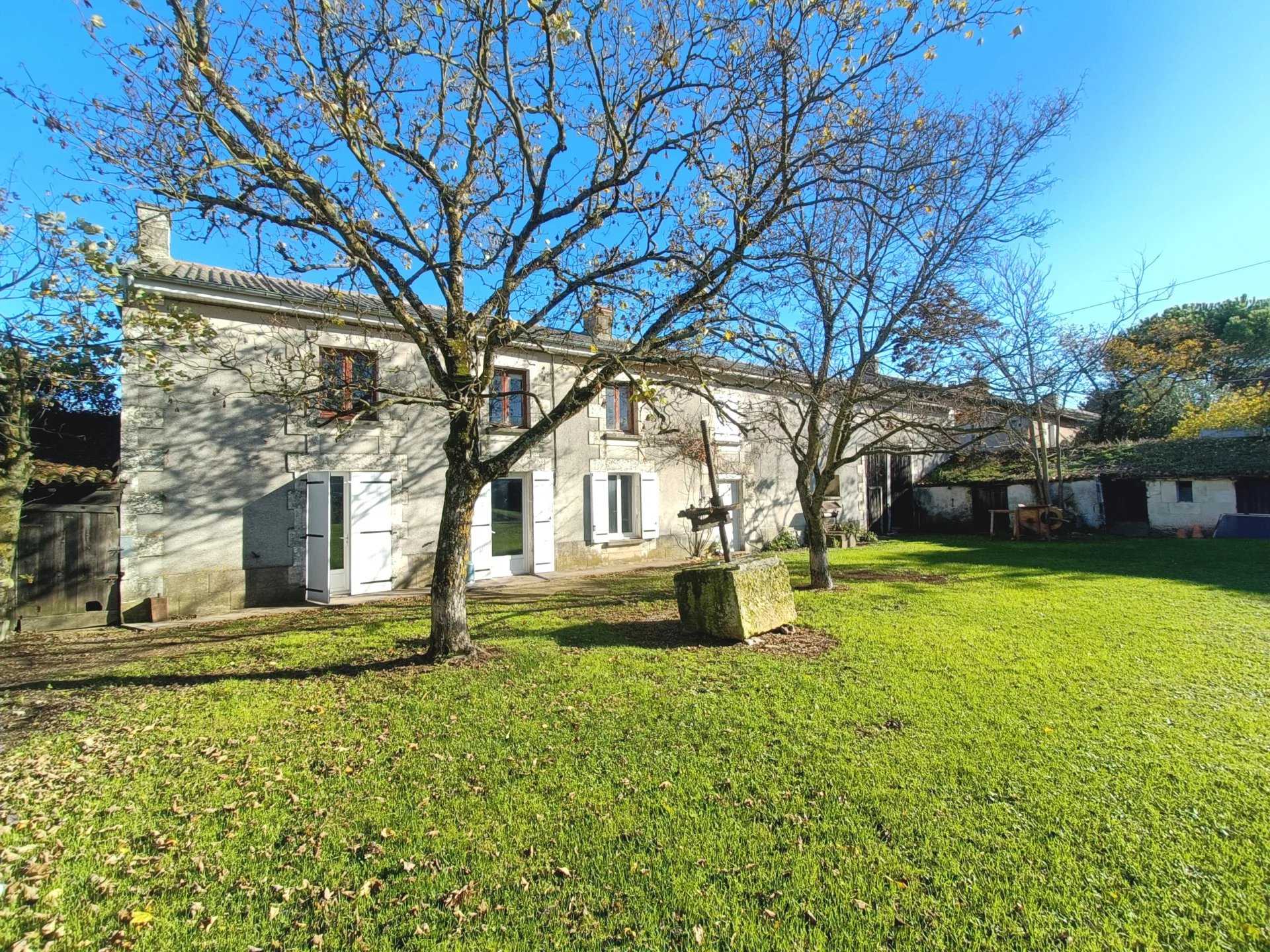 Будинок в Vendeuvre-du-Poitou, Новель-Аквітанія 12376372