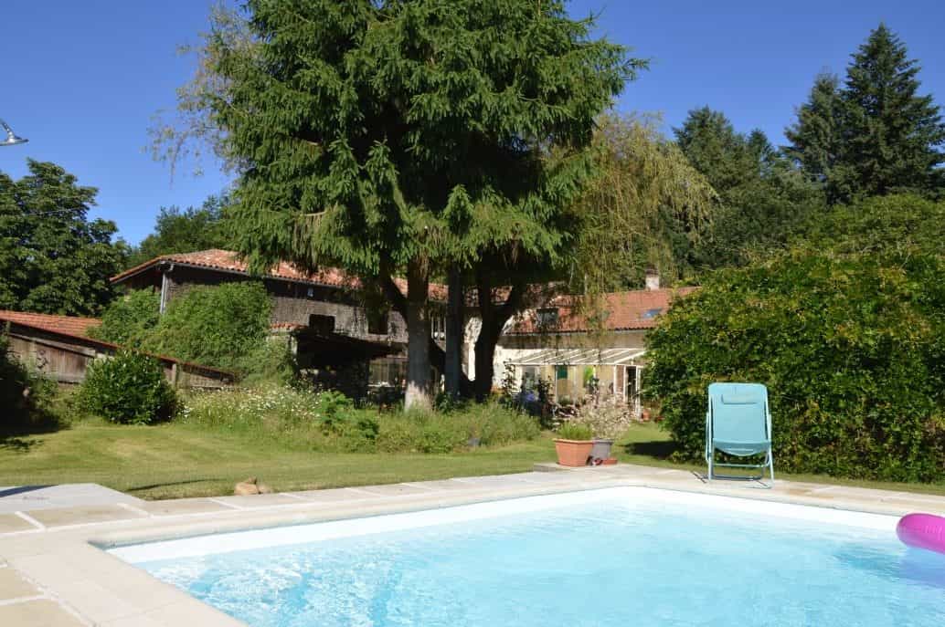 Rumah di Monléon-Magnoac, Occitanie 12376619
