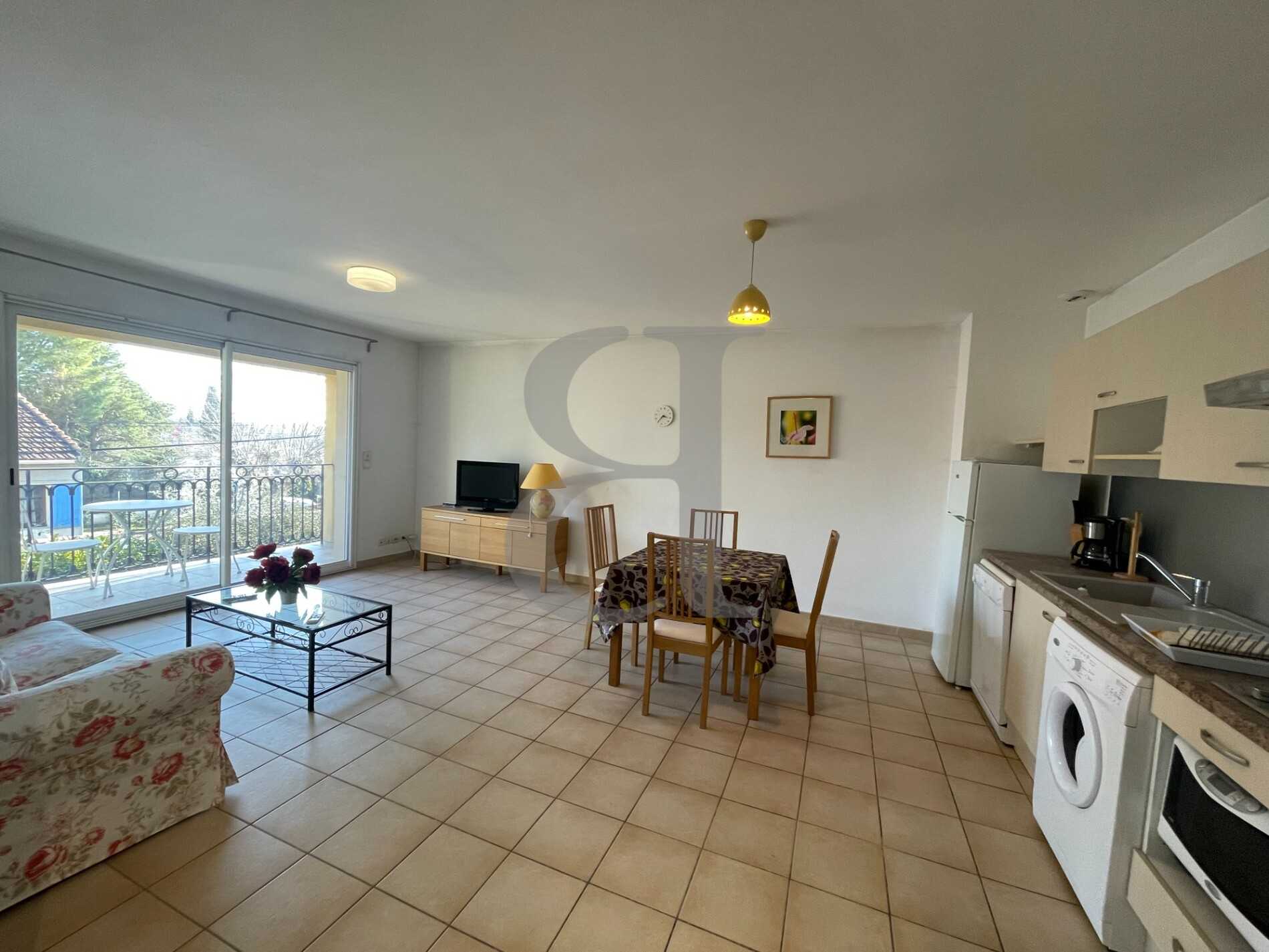 Condominium in L'Isle-sur-la-Sorgue, Provence-Alpes-Cote d'Azur 12376622