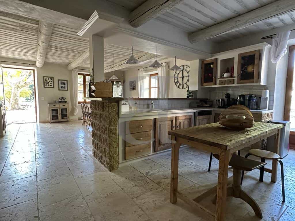 Haus im L'Isle-sur-la-Sorgue, Provence-Alpes-Côte d'Azur 12376628