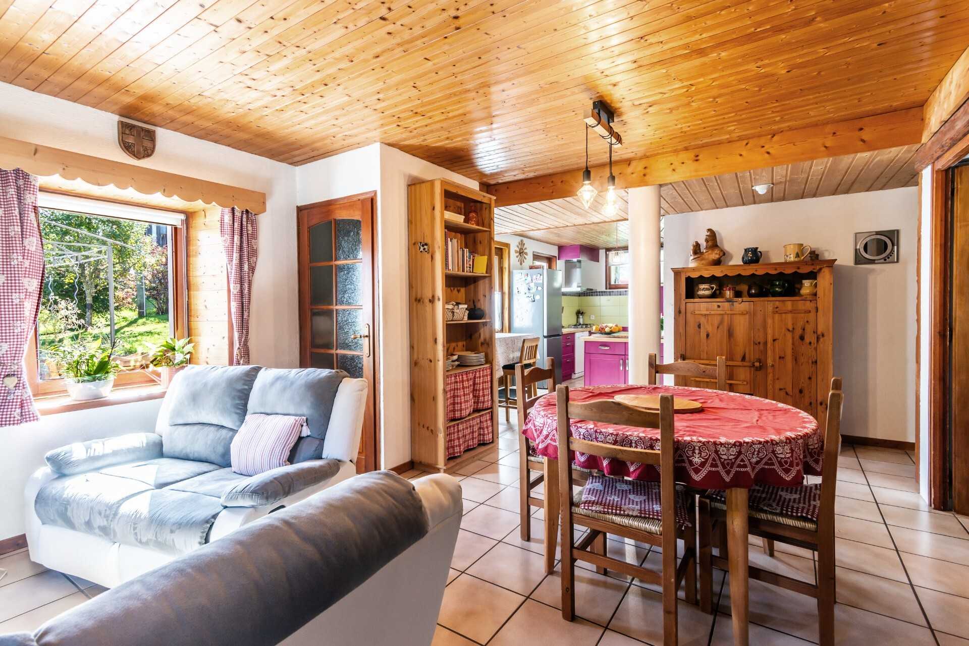 House in Essert-Romand, Auvergne-Rhone-Alpes 12379851