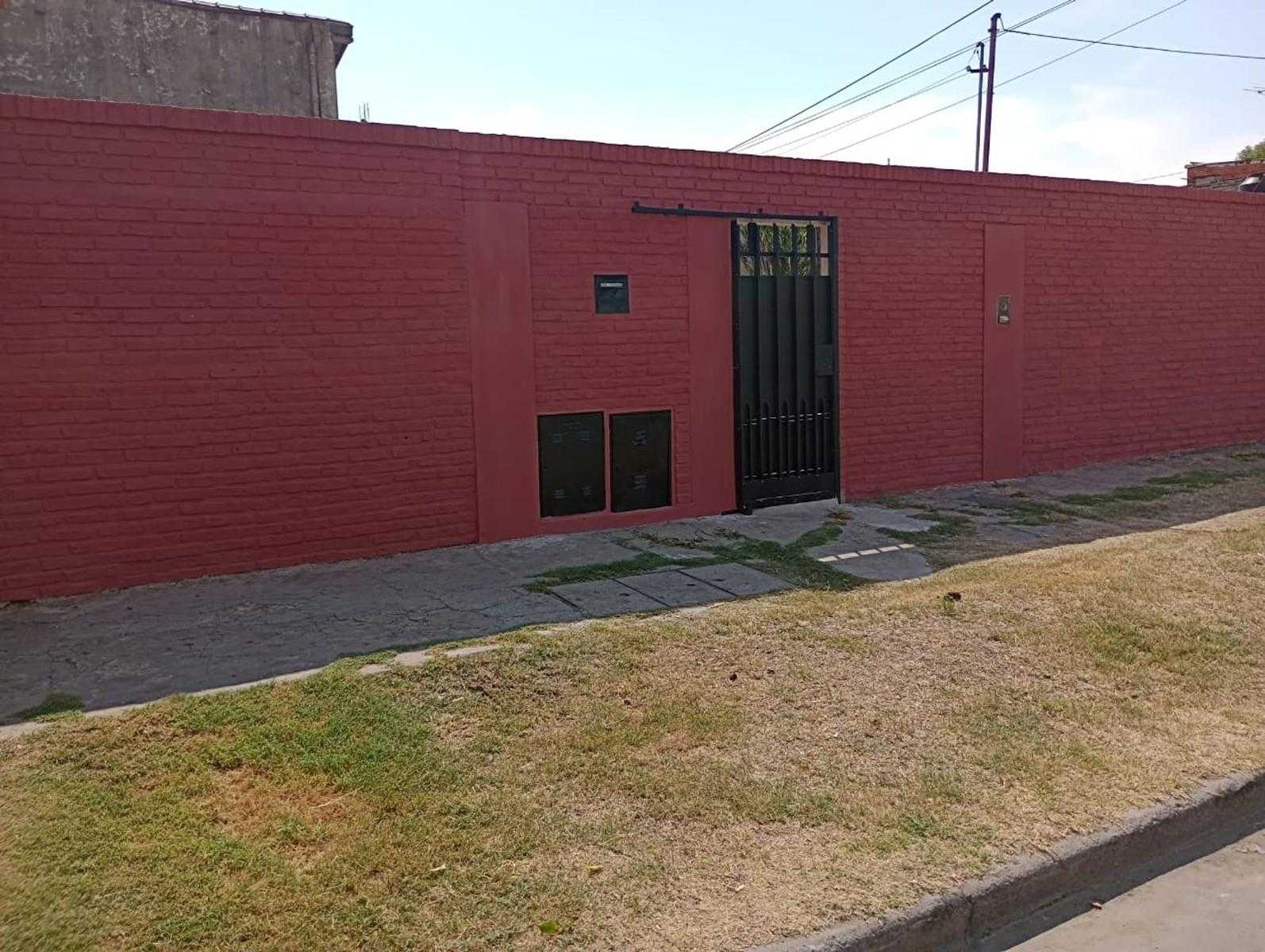 بيت في Villa Sarmiento, بوينس ايرس 12380382